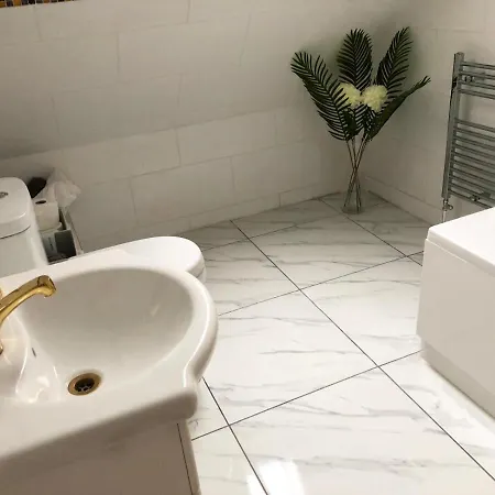 Elegant Apartment Маргит Экстерьер фото