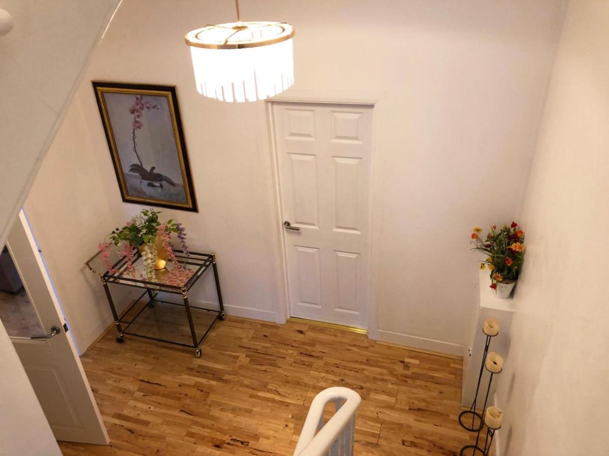 Elegant Apartment *
